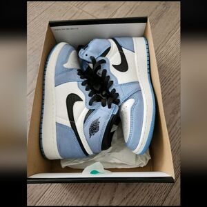 Air Jordan 1 High University Blue Retro